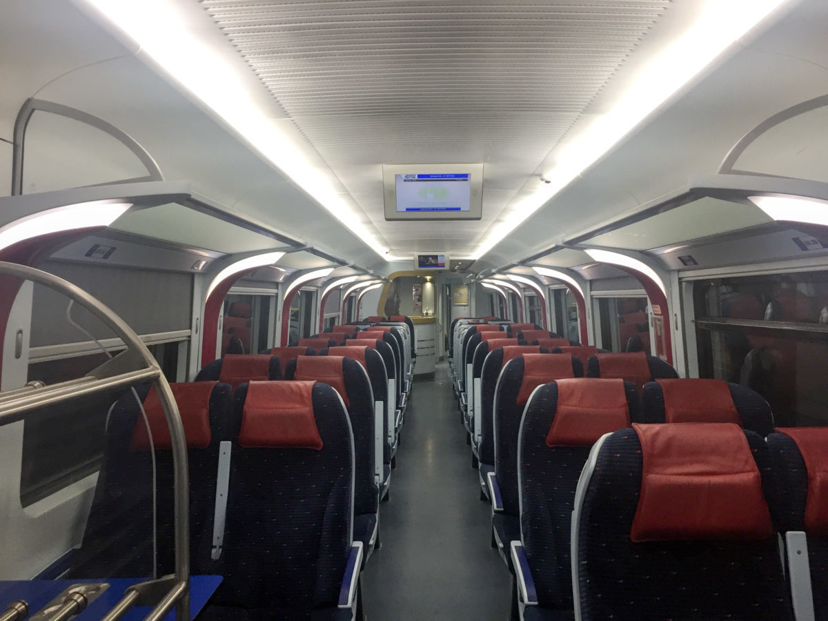 Suasana dalam koc tren ETS (KTM Class 91)